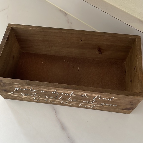 “Grab a Drink and find a spot” Wedding Wooden Box - Picture 4 of 4